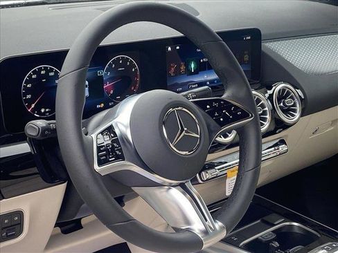 New 2025 Mercedes-Benz GLA 250 image 3