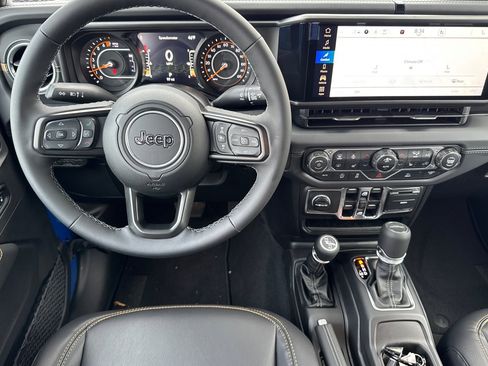 New 2025 Jeep Gladiator High Tide image 12