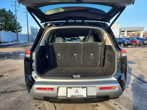 Used 2023 Nissan Pathfinder SL image 8
