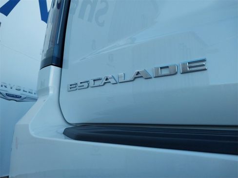 Used 2025 Cadillac Escalade ESV V image 24