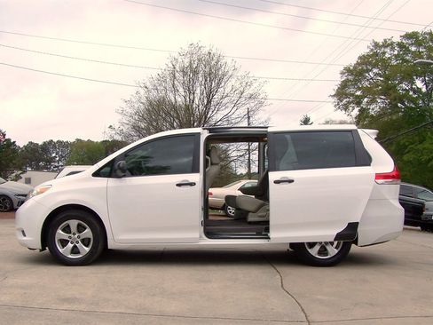 Used 2013 Toyota Sienna L FWD image 6