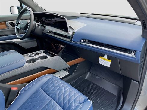 New 2026 Cadillac Vistiq Premium Luxury w/ LPO, Floor Liner Package image 34