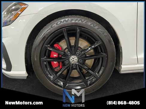 Used 2021 Volkswagen GTI SE FWD image 14