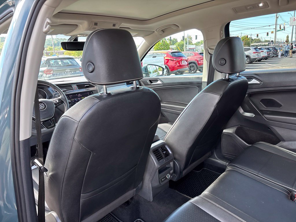 Used 2021 Volkswagen Tiguan SE w/ Panoramic Sunroof Package AWD/4WD image 31