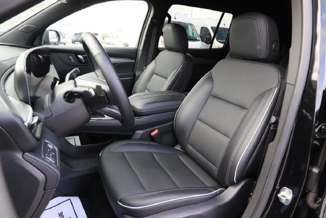 Used 2025 Buick Enclave Preferred AWD/4WD image 13