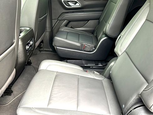 Used 2024 Chevrolet Tahoe Z71 w/ Luxury Package AWD/4WD image 19