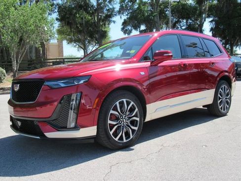 Used 2024 Cadillac XT6 Sport w/ Technology Package AWD/4WD image 3