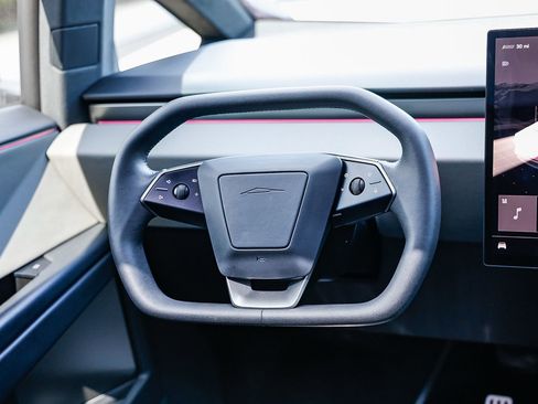 Used 2024 Tesla Cybertruck AWD Crew Cab image 13