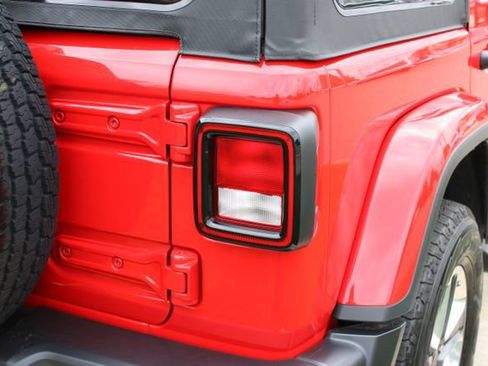 Used 2022 Jeep Wrangler Unlimited Sahara AWD/4WD image 32