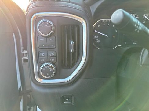 Used 2021 GMC Sierra 1500 Elevation w/ LPO, Elevation Black Package AWD/4WD image 15