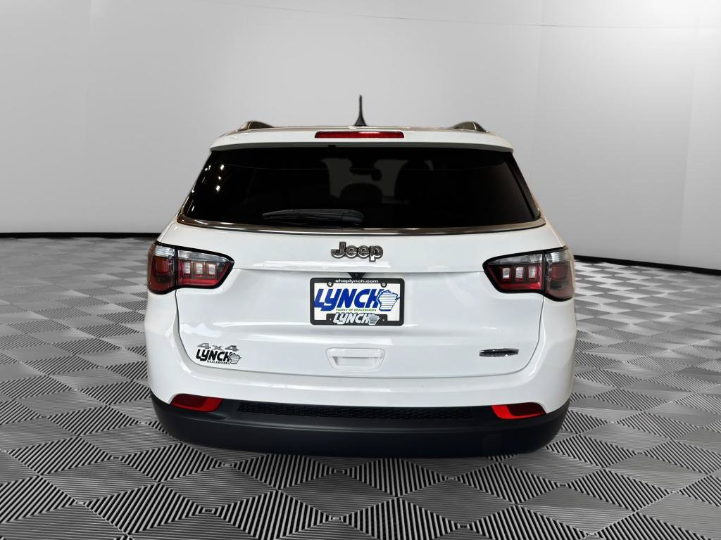 Used 2024 Jeep Compass Latitude AWD/4WD image 4