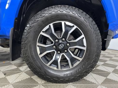 Used 2021 Toyota Tacoma TRD Sport w/ TRD Premium Sport Package AWD/4WD image 9