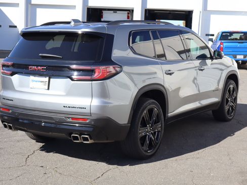 Used 2024 GMC Acadia Elevation w/ Black Edition image 10
