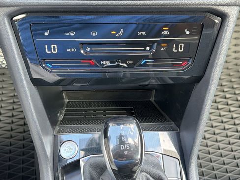 New 2026 Volkswagen Taos SE FWD image 18