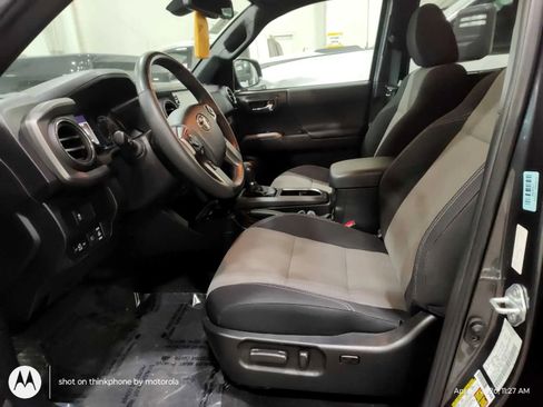 Used 2023 Toyota Tacoma TRD Off-Road w/ Technology Package AWD/4WD image 5