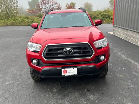 Certified 2022 Toyota Tacoma SR5 image 3