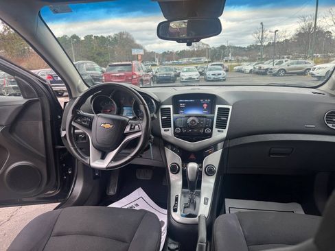 Used 2014 Chevrolet Cruze LT w/ Technology Package FWD image 12