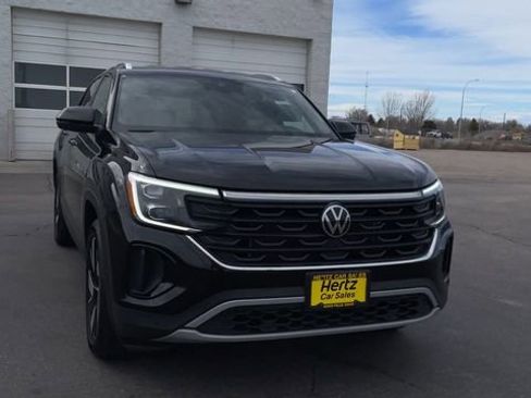 Used 2025 Volkswagen Atlas Cross Sport SE image 4