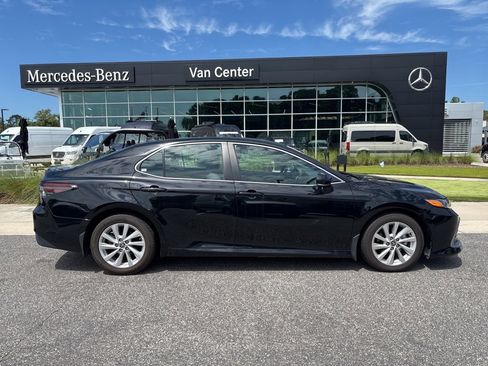 Used 2023 Toyota Camry LE image 2