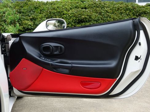 Used 2001 Chevrolet Corvette Convertible w/ Preferred Equipment Group2 image 37