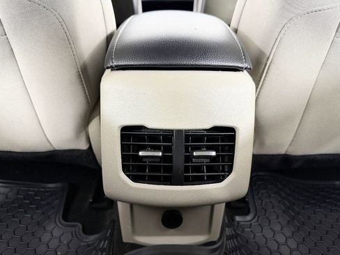 Used 2019 Ford Fusion SE FWD image 52