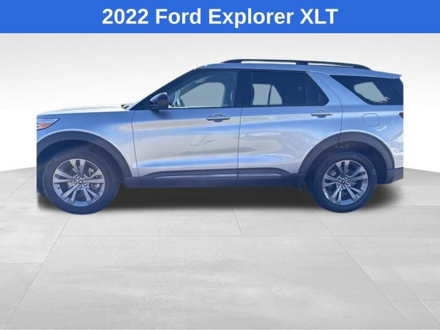 Used 2022 Ford Explorer XLT w/ Equipment Group 202A AWD/4WD image 2