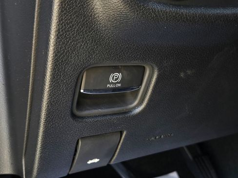 Used 2025 Jeep Grand Cherokee Altitude AWD/4WD image 24
