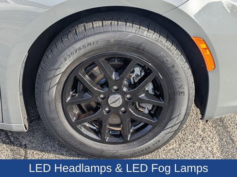 Used 2022 Chrysler Pacifica Touring-L image 11