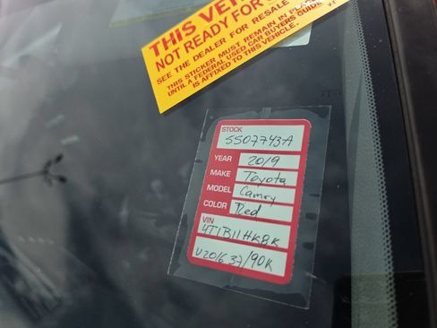 Used 2019 Toyota Camry SE FWD image 14