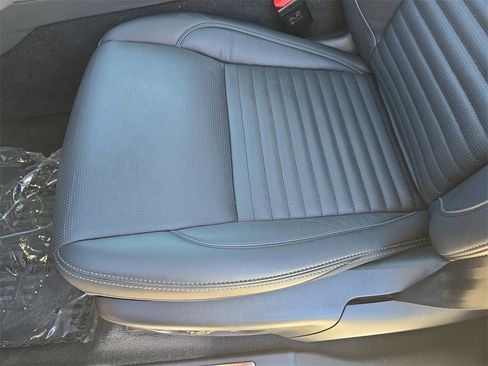 Certified 2025 Land Rover Discovery Sport Dynamic SE image 29