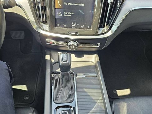 Used 2019 Volvo S60 T6 Momentum w/ Premium Package AWD/4WD image 12