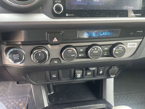 Used 2022 Toyota Tacoma TRD Off-Road AWD/4WD image 19