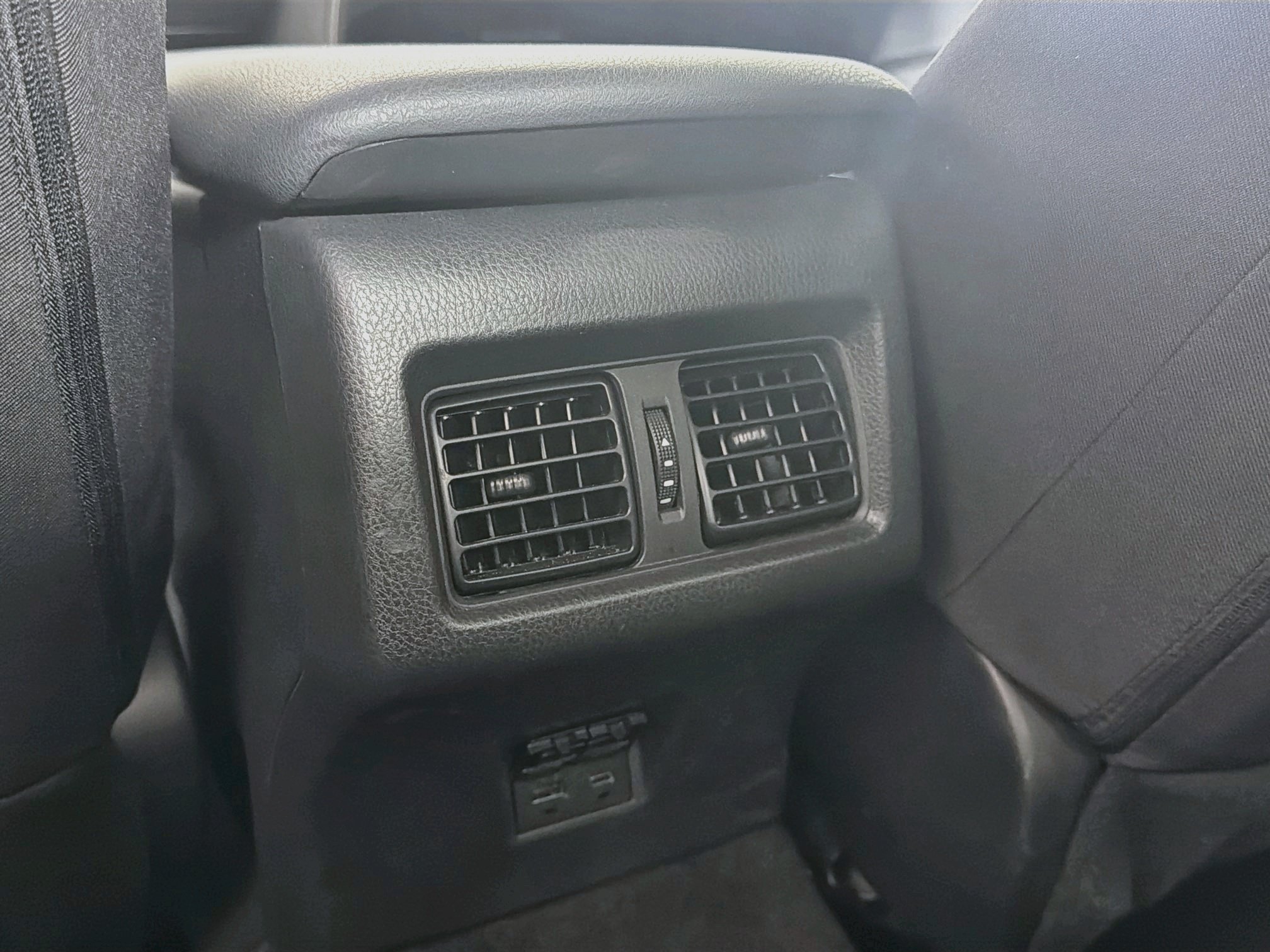 Used 2025 Toyota Camry LE FWD image 27