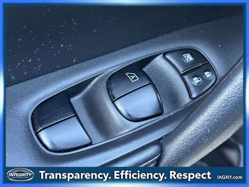 Used 2018 Nissan Rogue SV w/ Sun & Sound Touring Package image 19