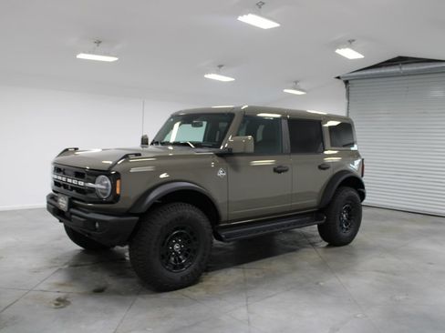New 2026 Ford Bronco Outer Banks w/ Sasquatch Package AWD/4WD image 3
