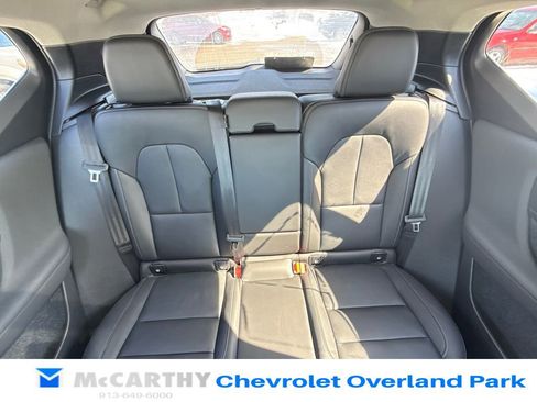 Used 2025 Volvo XC40 B5 Plus image 8