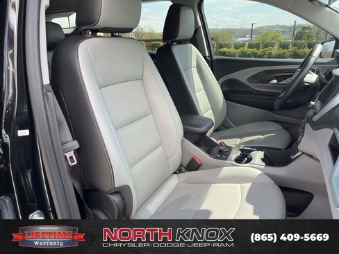 Used 2024 GMC Terrain SLT image 25