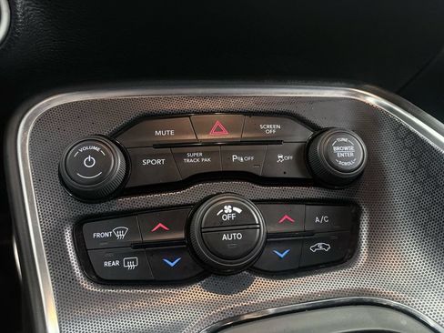 Used 2018 Dodge Challenger GT AWD/4WD image 28