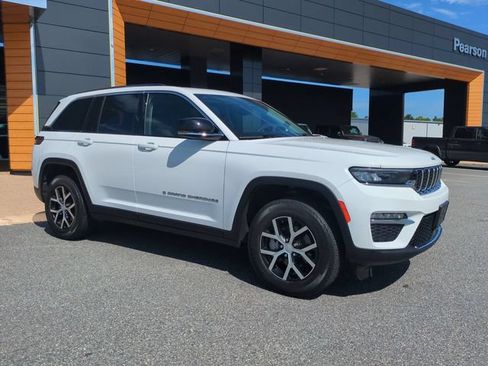 Used 2023 Jeep Grand Cherokee Limited AWD/4WD image 2