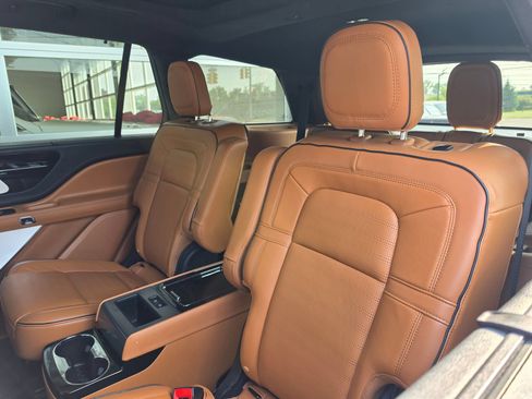 Used 2025 Lincoln Aviator Black Label w/ Jet Appearance Package AWD/4WD image 10