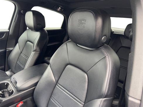 Used 2021 Porsche Cayenne Coupe image 26
