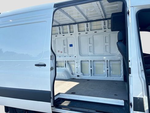 Used 2024 Mercedes-Benz Sprinter 2500 image 16