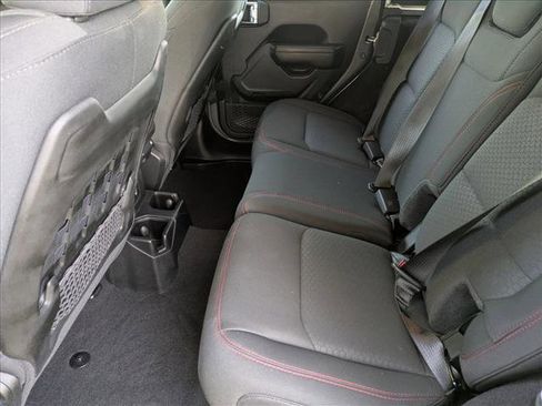 Used 2021 Jeep Wrangler Unlimited Rubicon image 18