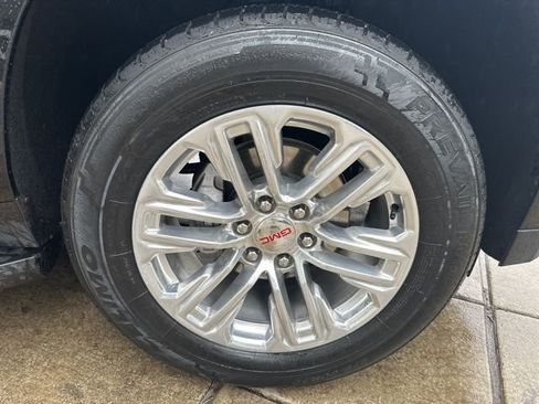 Used 2024 GMC Yukon SLT image 36