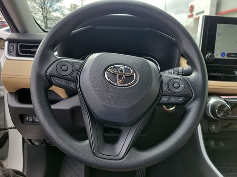 Used 2025 Toyota RAV4 XLE image 22