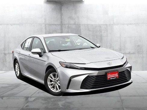Used 2025 Toyota Camry LE image 2
