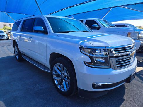 Used 2020 Chevrolet Suburban Premier w/ Premier 6.2L Value Package AWD/4WD image 2