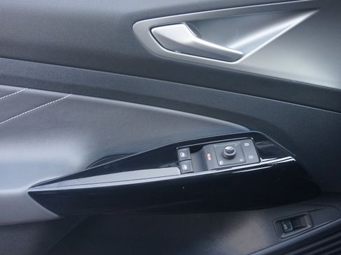 Used 2023 Volkswagen ID.4 S image 16