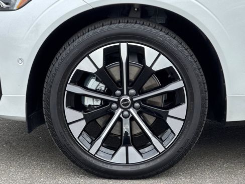 Certified 2026 Volvo XC60 B5 Plus AWD/4WD image 32