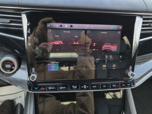 Used 2022 Jeep Wagoneer Series III w/ Premium Group I image 20